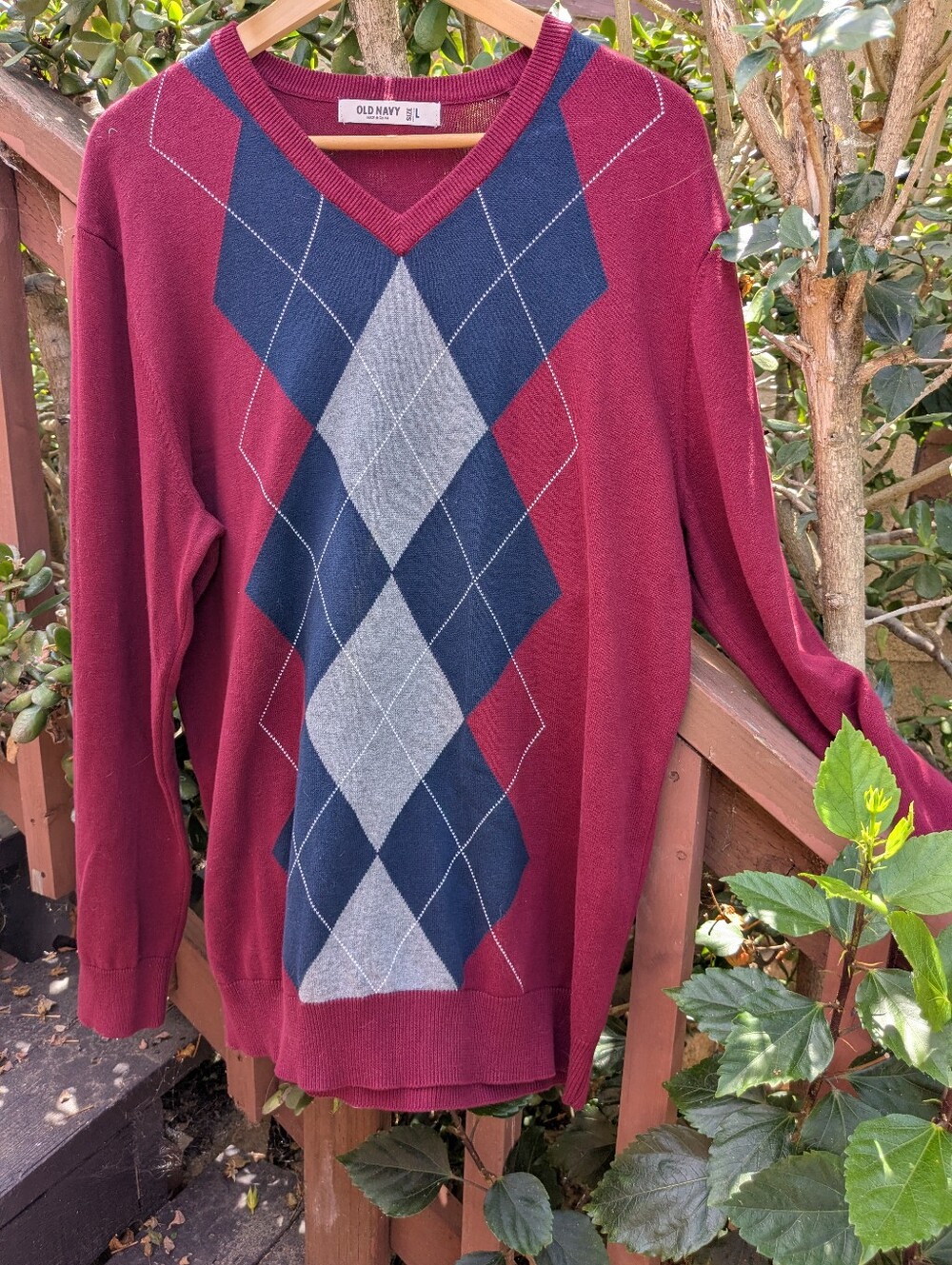Classic Old Navy Burgundy V-Neck Argyle Sweater - Navy & Gray, Large